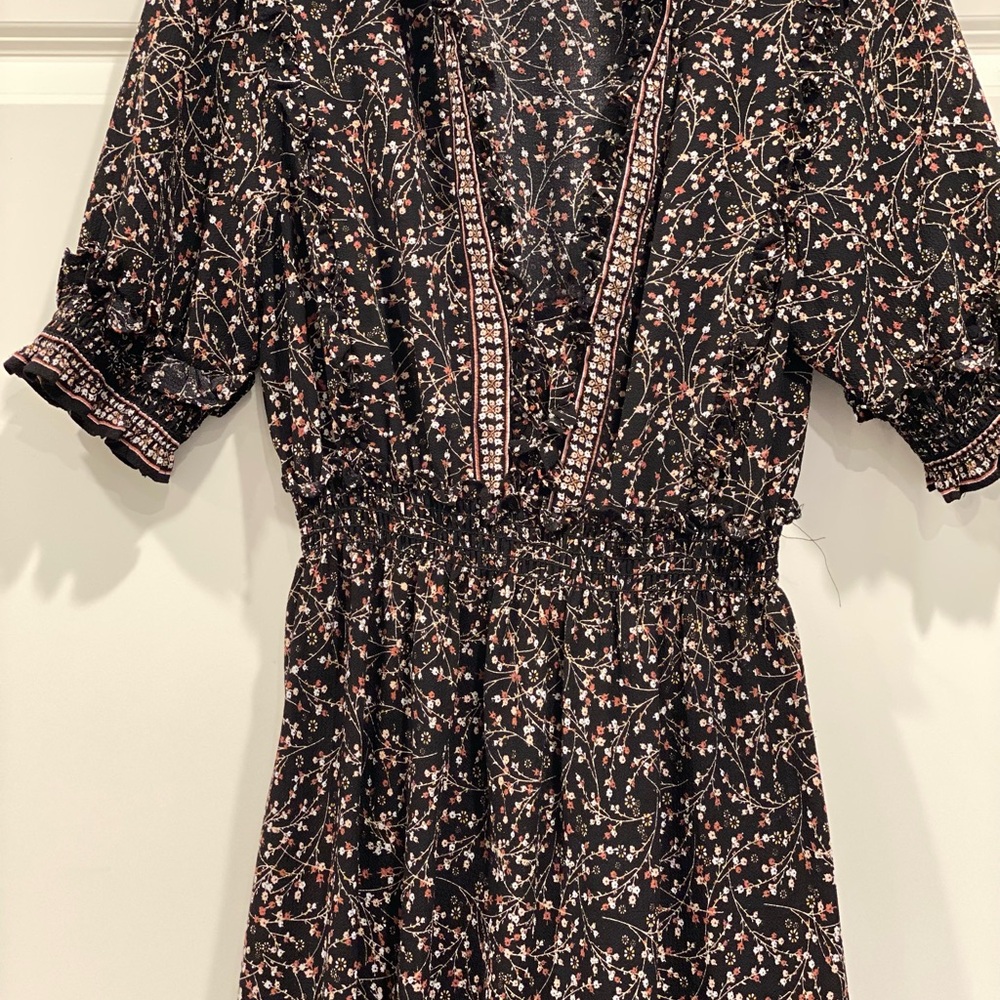 Elegant Black Floral Dress - Picture 6 of 7